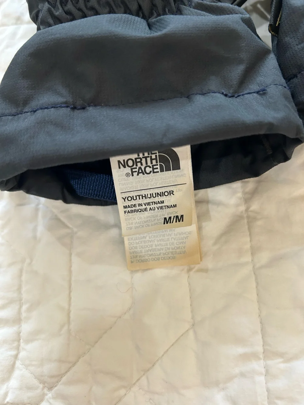 The North Face Boys Insulated Winter Gloves in Charcoal/Black M Medium